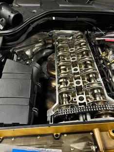 Замена топливного насоса и прокладки клапанной крышки Mercedes s320